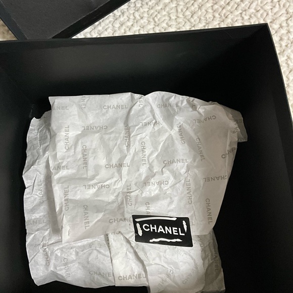 Chanel GWP Dark Blue and Gold Shoulder Makeup Bag - Picture 13 of 15